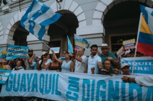 A Revolución Ciudadana támogatói Guayaquil városában tiltakoznak a párt felfüggesztése ellen