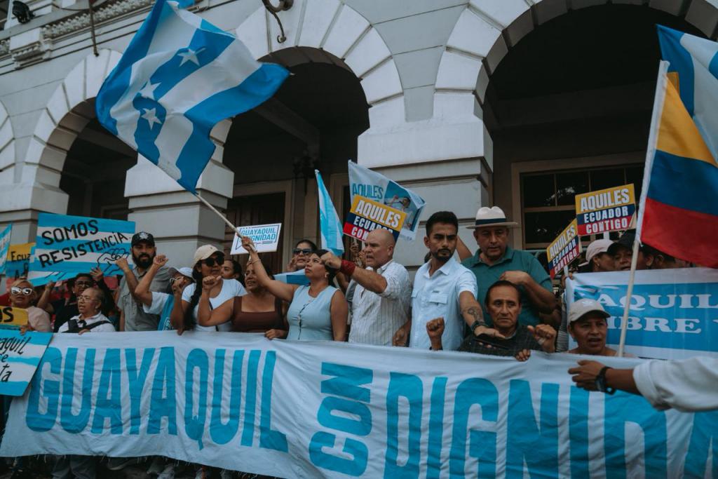 A Revolución Ciudadana támogatói Guayaquil városában tiltakoznak a párt felfüggesztése ellen