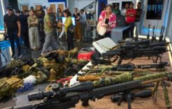 A fedélzet széléig felfegyverkezve