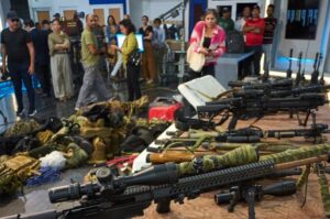 A parti őrség egy egész fegyverarzenált foglalt le a támadóknál