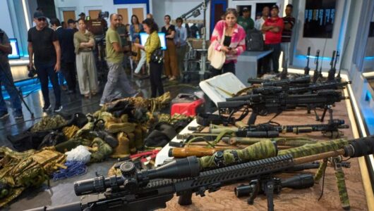 A fedélzet széléig felfegyverkezve