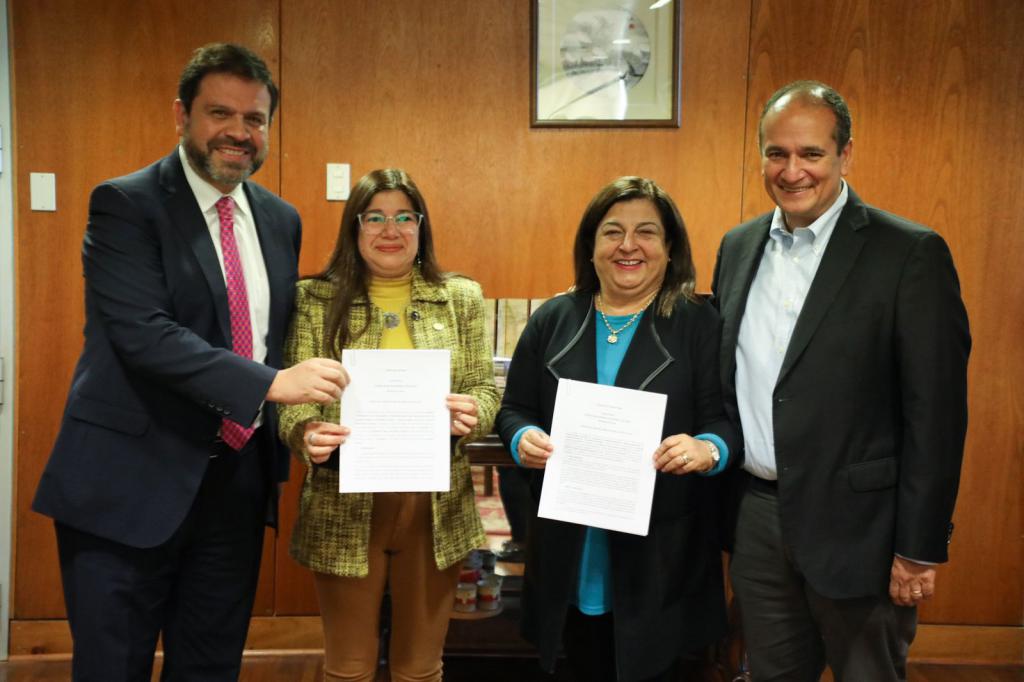 A tanácsadói szerződés aláírása 2023 májusában