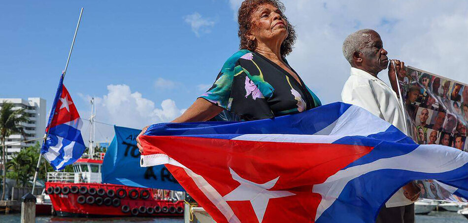 Aktivisták tartanak sajtótájékoztatót Miamiban a Kubába tartó szolidaritási konvojjal kapcsolatban (2026. március 17.)