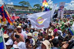 Az Alianza por los Pueblos támogatói a jelöltek bemutatásakor