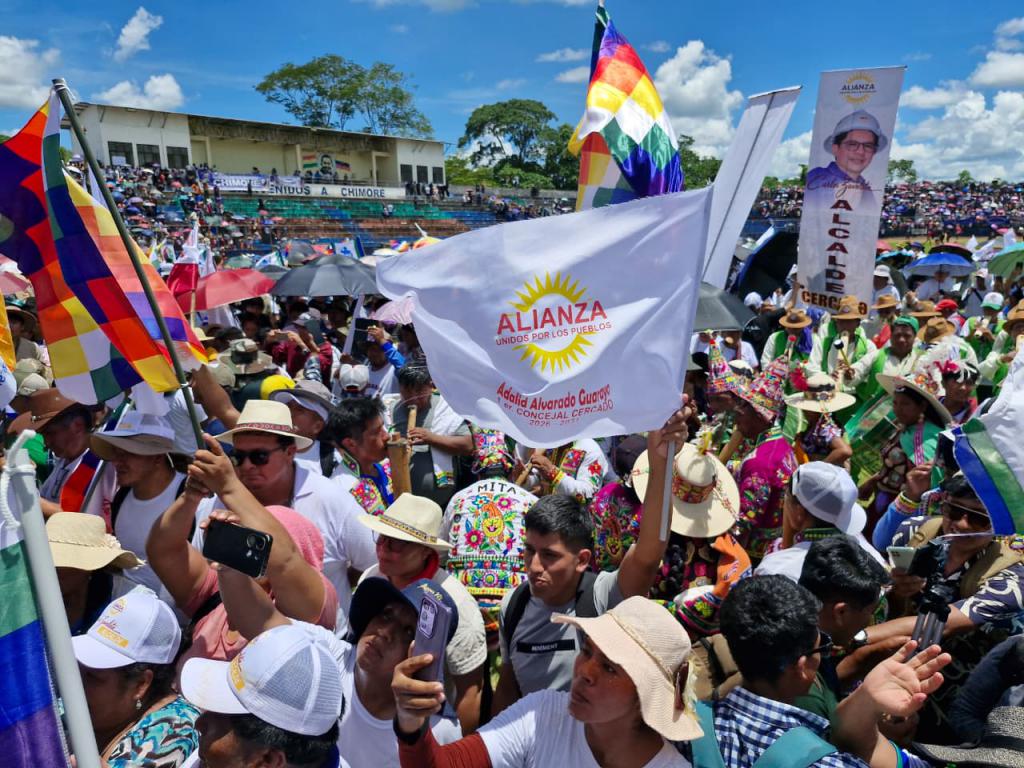 Az Alianza por los Pueblos támogatói a jelöltek bemutatásakor