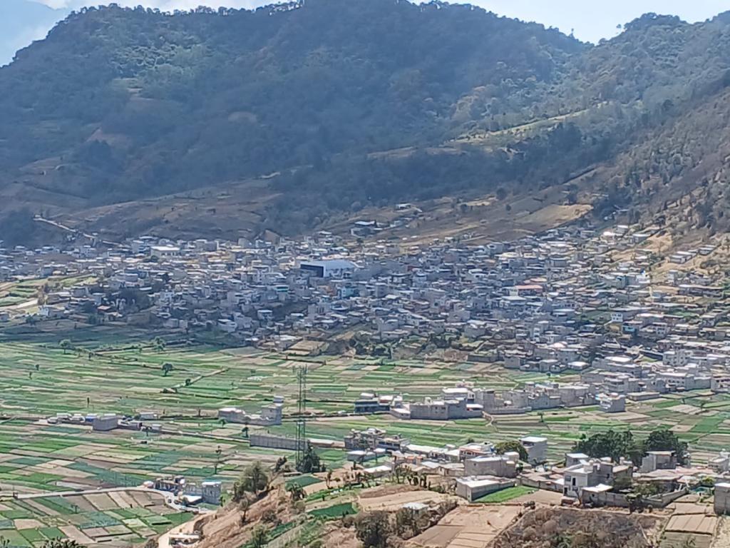 Az Almolonga körzet Guatemala hegyvidékén ismert a magas hozamú zöldségtermesztéséről, de a peszticidek tömeges használatáról is