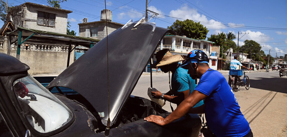 Az üzemanyaghiány akadályozza a közlekedést, a gazdaságot és az egészségügyi rendszert
