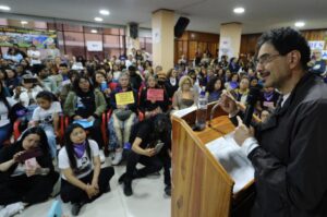 Az elnöki poszt csak egyszer tölthető be. Cepeda folytathatná Petros politikáját