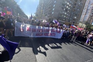 „Egy lépést sem hátra, 100 lépést előre” – ez volt a mottója a március 8-i tüntetésnek Santiagóban