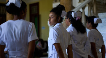 Fehér köpenyek Kubából