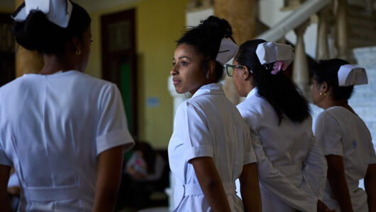 Fehér köpenyek Kubából