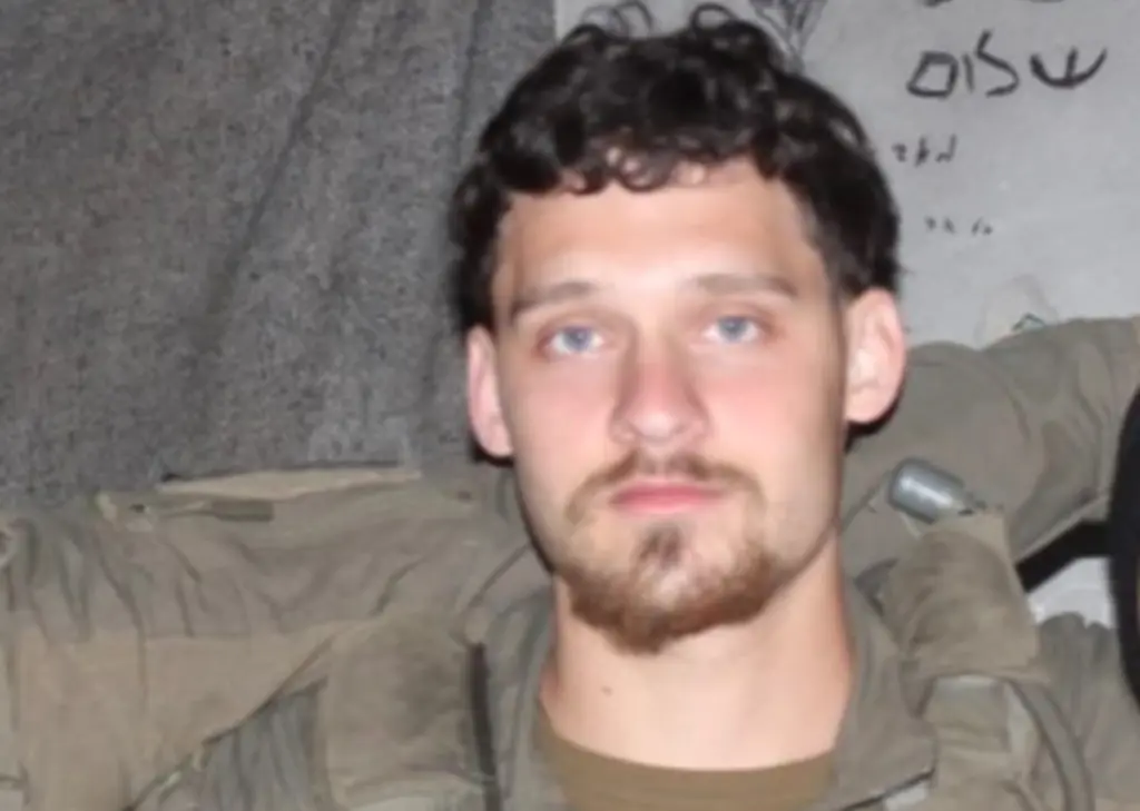 Rom Kovtunt, akit az Al-Shifa kórház elleni akció során mesterlövészként azonosítottak, háborús bűncselekményekkel és népirtással vádolják a chilei bíróságok