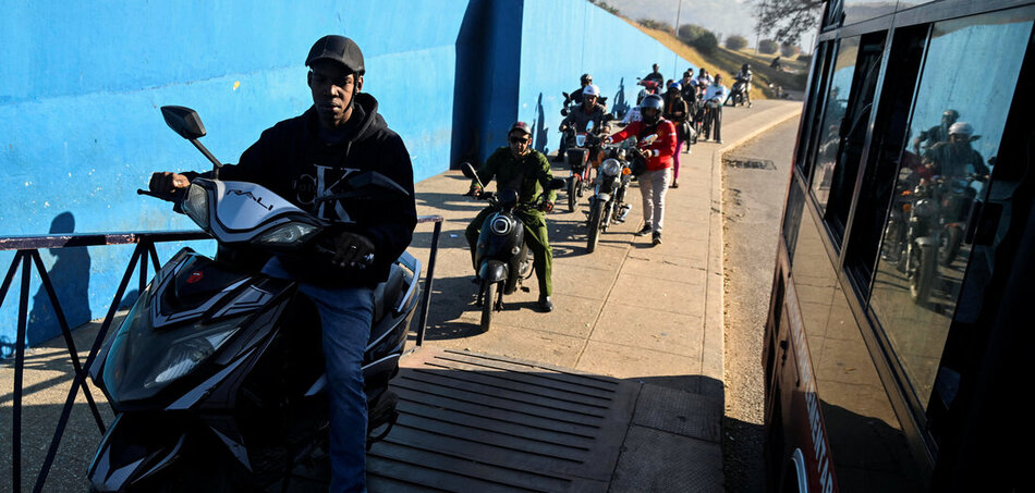 Speciális buszok szállítják az elektromos kétkerekű járműveket Kubában