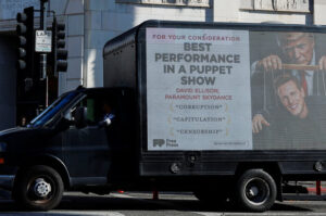 Az USA-ban már régóta valóság: Trump-tal szoros politikai kapcsolatokat ápoló médiakonglomerátumok