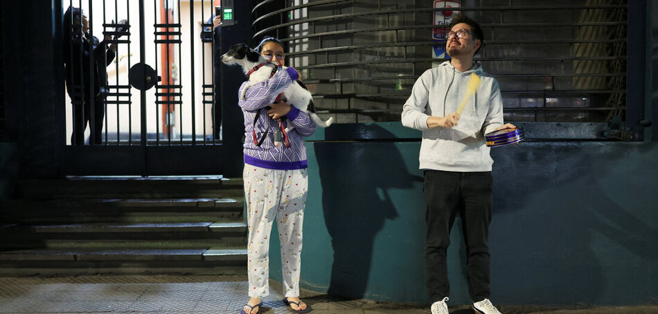 A fazekak csörgetése („cacerolazos”) népszerű tiltakozási forma Chile jobboldali kormánya ellen