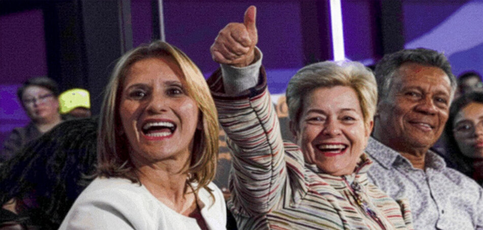 A kommunista María Eugenia Londoño (balra) új szenátorrá választották, párttársa, Gloria Inés Ramírez (középen) az elnöki posztra pályázik