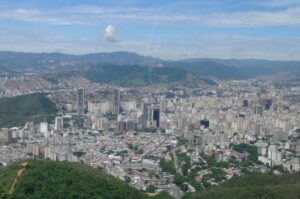 A közeljövőben valószínűleg nem számíthatunk új választásokra. Még a fővárosban, Caracasban is hónapokba telne az előkészítés