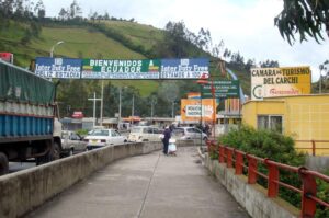 Az Ecuador és Kolumbia közötti határátkelőhelyeket igen sokan használják, így itt Rumicharában is