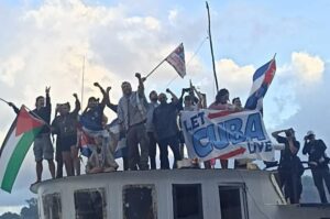 „Hagyjátok élni Kubát” – a szolidaritási flotta egyik hajója megérkezett Kubába