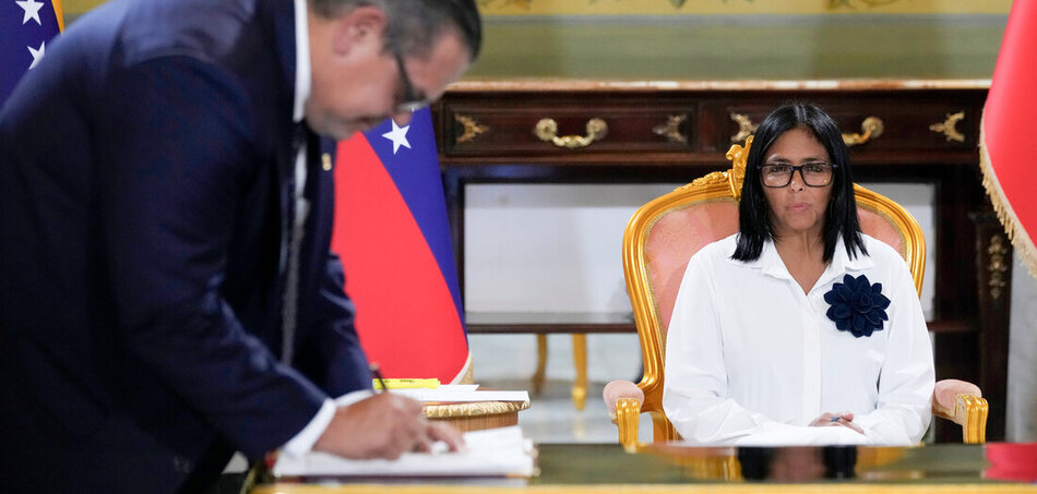 Hétfőn írta alá az ideiglenes elnök egy újabb megállapodást az amerikai olajóriás Chevronnal