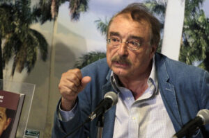 Ignacio Ramonet a venezuelai elnök, Hugo Chávezról szóló könyvének havannai bemutatóján