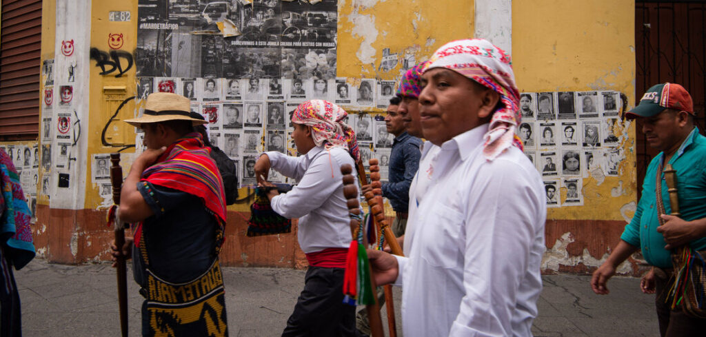 Indián képviselők tüntetése Guatemalavárosban