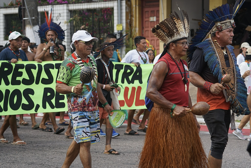 Indián közösségek és környezetvédelmi aktivisták tüntettek tavaly a brazíliai Belémben a COP30 ellen