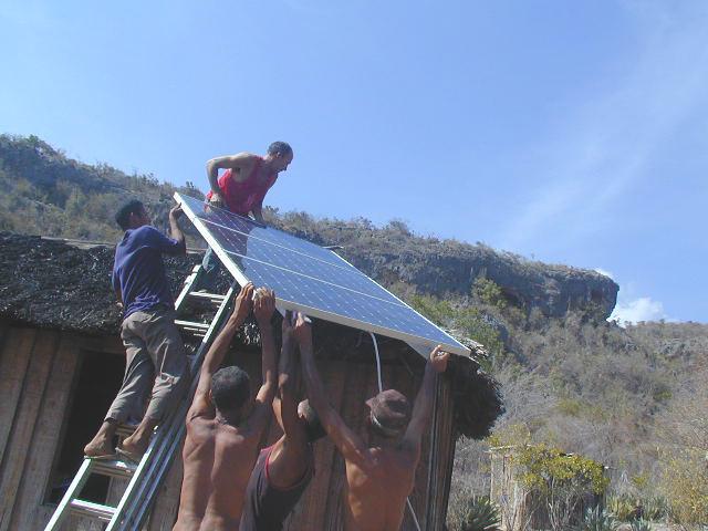 Kubában már az 1980-as évek óta telepítenek napelemeket, de a szankciók gátolják a megújuló energiákra való gyors átállást