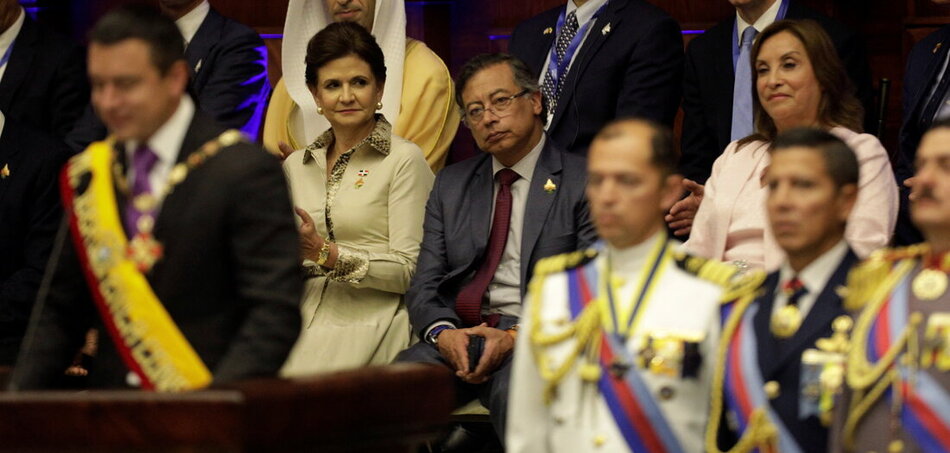 Szimbolikus kép: Peru puccsal hatalomra került elnöke, Boluarte örül Noboával, Petro pedig szkeptikusan tekint a jövőbe