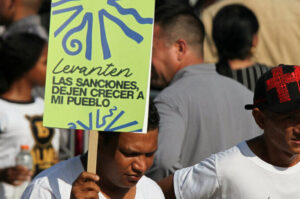 „Töröljétek el a szankciókat, hagyjátok növekedni a népet”: a kampány vasárnap indult Caracasban