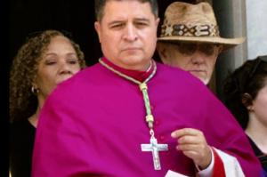 Evelio Menjívar-Ayala kinevezésével Wheeling-Charleston püspökévé XIV. Leo pápa jelzést küld az amerikai kormány politikája ellen