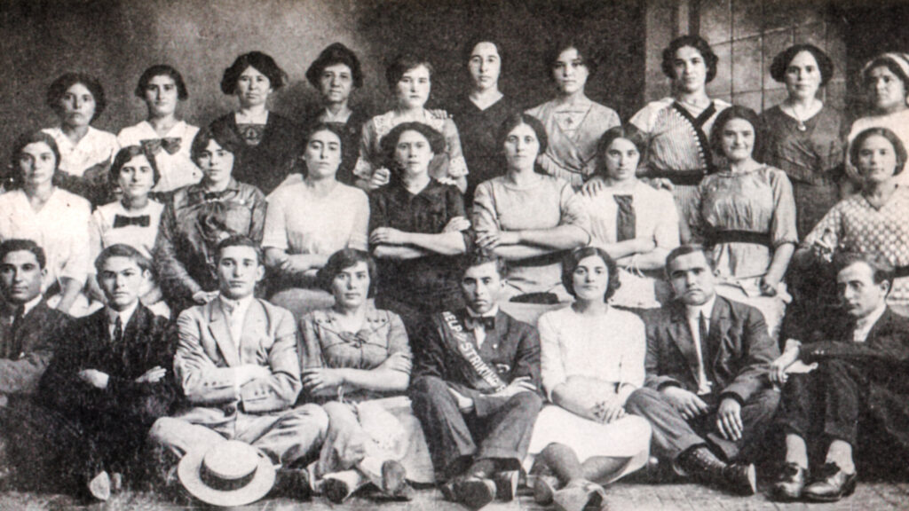 Az amerikai prémiparban elsősorban a nők léptek fel harciasan (itt a sztrájkoló prémipari munkásnők 1912-ben)