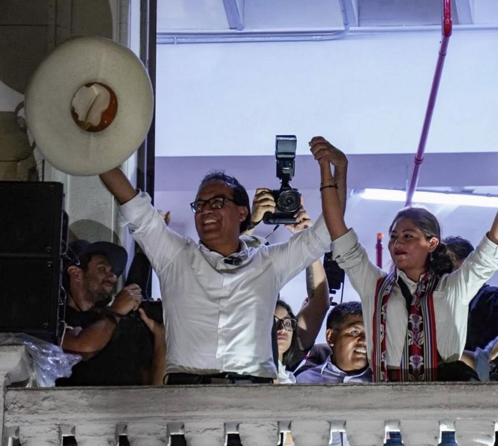 A szavazatok számlálása során a baloldali jelölt, Roberto Sánchez szűken vezet, és végül győztesként kerülhet ki a versenyből
