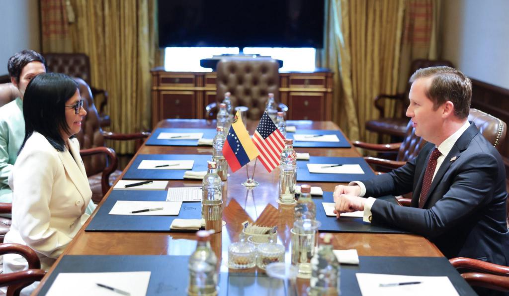 Az indiai vezető politikusok mellett Rodríguez Újdelhiben találkozott Gor amerikai nagykövettel is