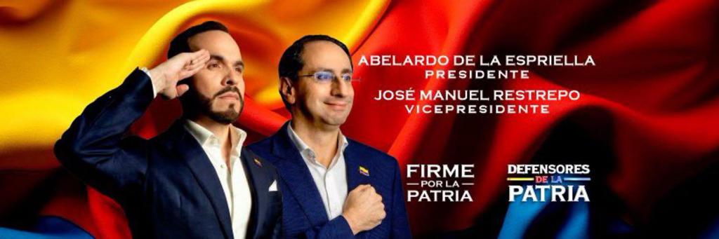 De la Espriella (a képen balra) és alelnökjelöltje, José Manuel Restrepo „szilárdan a hazáért” állnak