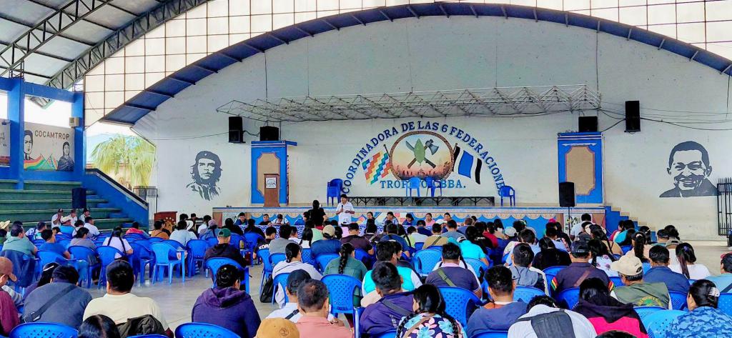 Evo Morales beszédet tart a Trópico de Cochabamba régió hat parasztszövetségének gyűlésén
