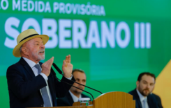 Brazília visszahívja Argentínából a nagykövetét: Milei támogatja Flávio Bolsonarót