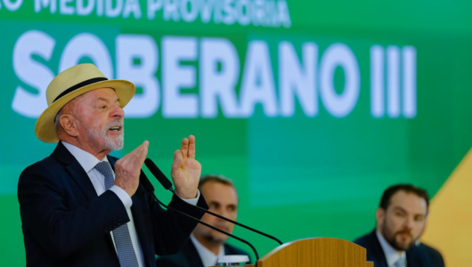 Brazília visszahívja Argentínából a nagykövetét: Milei támogatja Flávio Bolsonarót