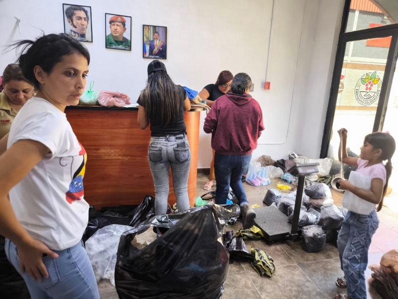 Venezuelai közösségek humanitárius segélyt szerveznek a venezuelai földrengés után.