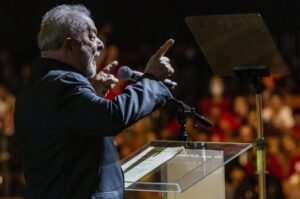 Lula máris a választási kampány közepén jár