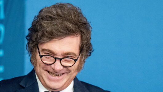 Miért gúnyolja Milei az adósságokkal küzdő embereket?