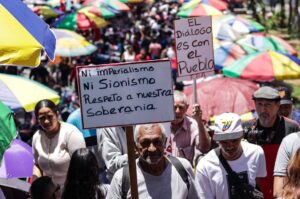 Hétről hétre tüntetnek a chavisták Caracasban a kormány politikája ellen