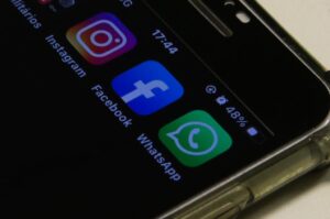 A Meta-vállalatot azzal vádolják, hogy a digitális hirdetések terén hátrányosan megkülönbözteti Lula választási kampányát