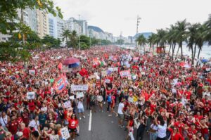 Az ország számos városában, itt például Rio de Janeiróban több százezren tüntettek Lula támogatására