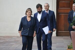 Michelle Bachelet és Gabriel Boric volt elnök, aki az ENSZ-főtitkári jelöltségének egyik támogatója volt, vasárnap utalt a volt elnök bejelentésére, miszerint nem folytatja a posztért folytatott küzdelmet