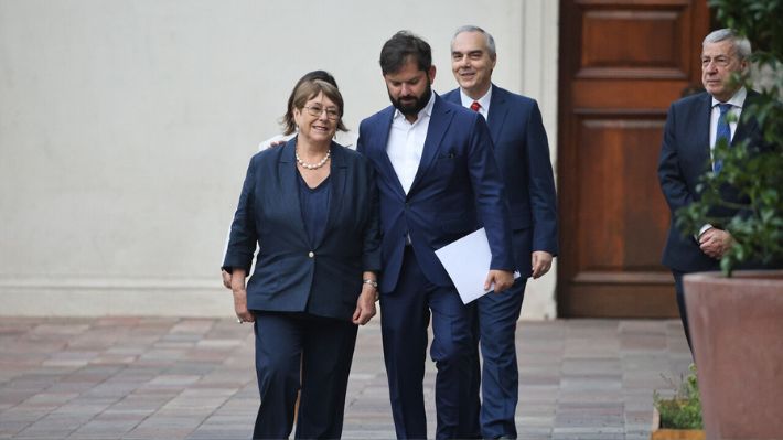 Michelle Bachelet és Gabriel Boric volt elnök, aki az ENSZ-főtitkári jelöltségének egyik támogatója volt, vasárnap utalt a volt elnök bejelentésére, miszerint nem folytatja a posztért folytatott küzdelmet